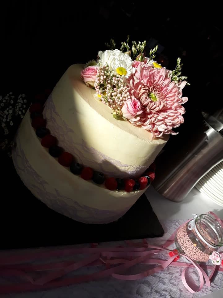 Wenn Sie eine Feierlichkeit bei uns veranstalten, servieren wir Ihnen auch gerne die Torte Ihrer Wahl!