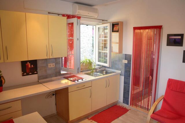 Apartment Babilo 2 studio - Apartments next to the beach, 10min from center of city Omis. 