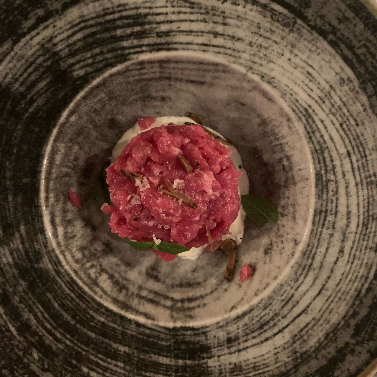 Tartare di fassona con crema di burrata e tartufo nero