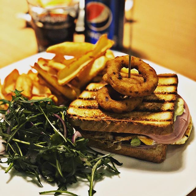 Club sendvič s kuracím nemá chybu!