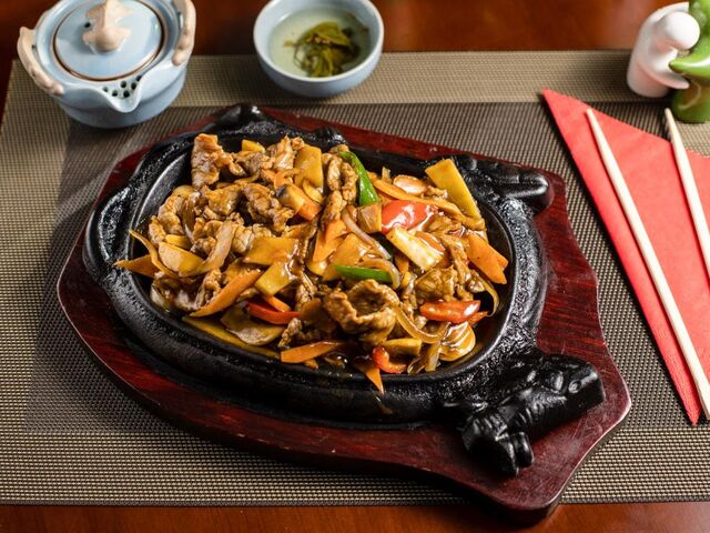 Vita cu legume pe placa incinsa