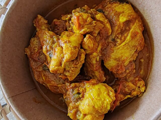 Mtsouzi wa mabawa ya dzindzano (ailes de poulet sauce curcuma)