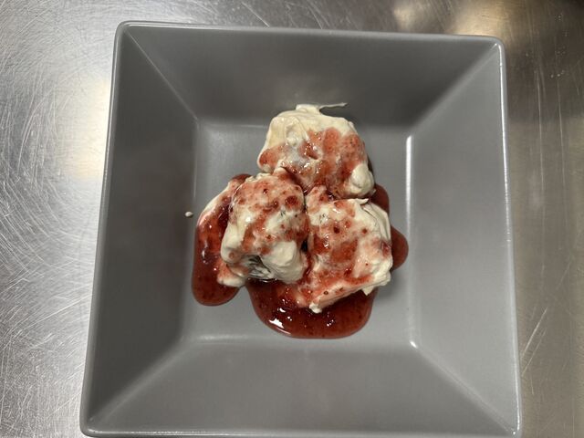 Dessert-Feigen Cotta nella Crema