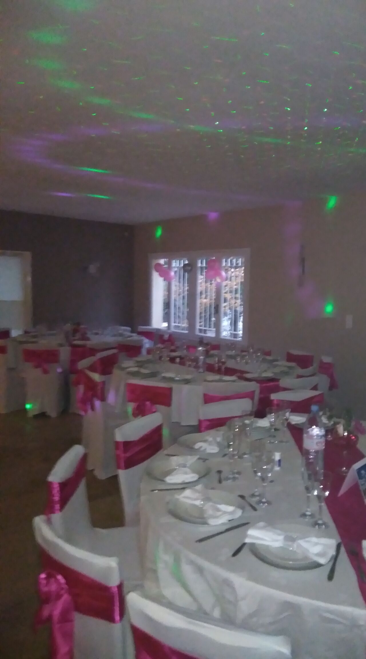 Location de salle avec ou sans prestations annexes.