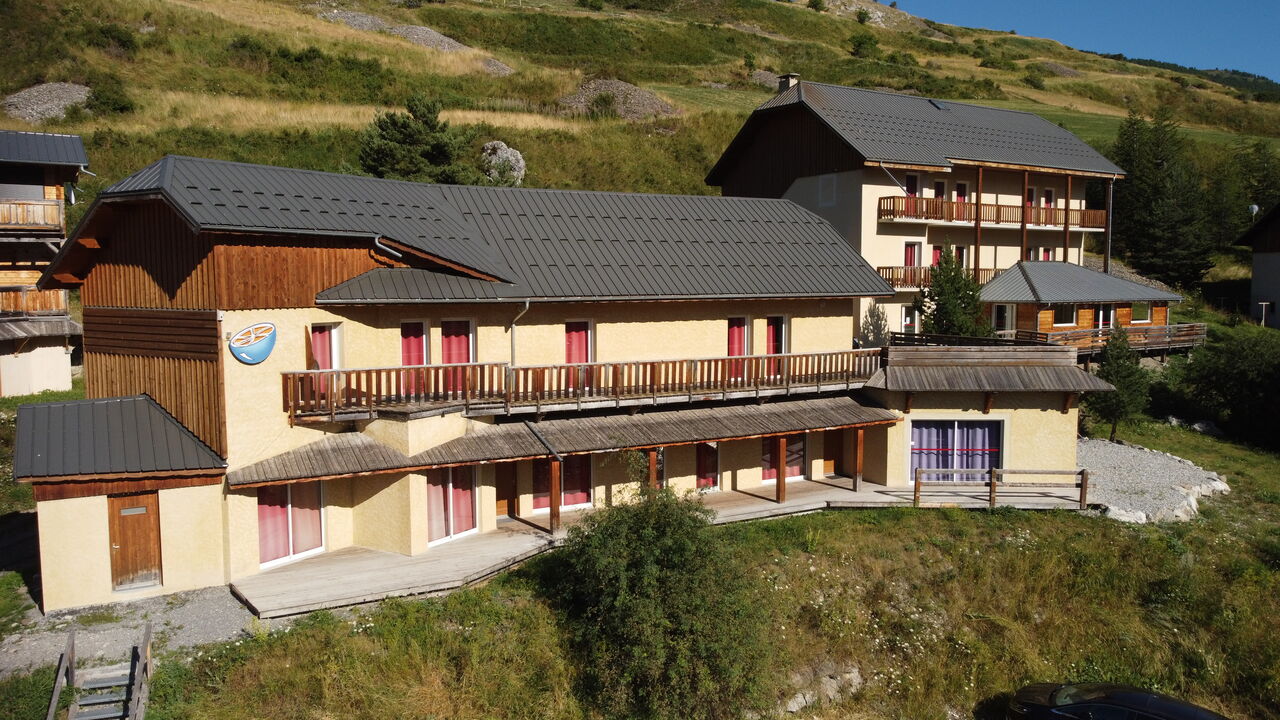 Le centre Bâtiments principal et annexe. 