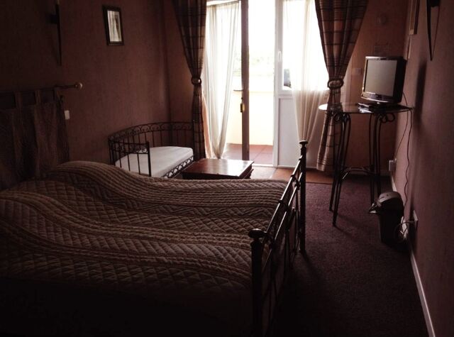 Le tarif d'une nuit pour 1 personne est de 68 €; en formule étape 95 € / pour 2 personnes 82 € la nuit