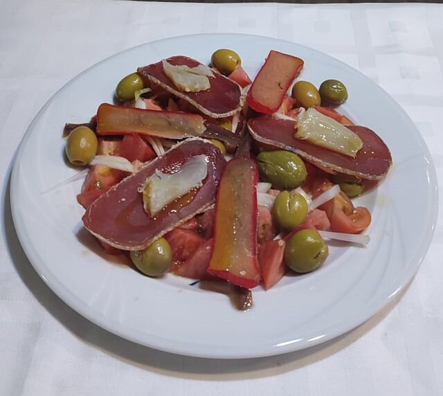 Ensalada tomate salazón