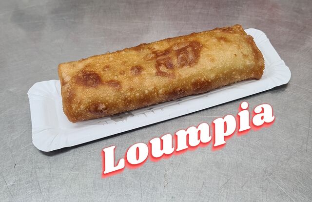 LOUMPIA
Feuille de bric, poulet, poireaux, carottes, germes de haricots blancs et soupçon de piment