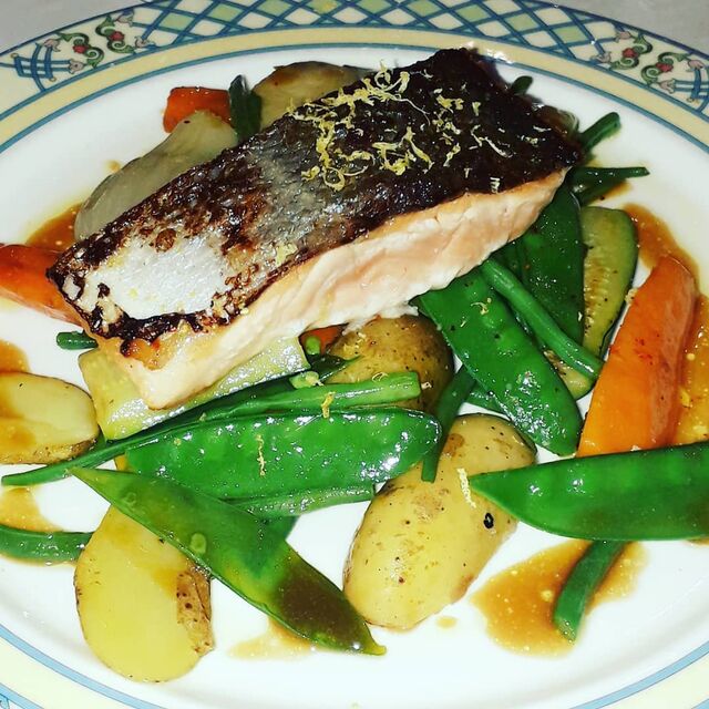 Saumon et ses petits légumes frais