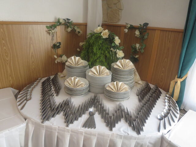 Der Saal bietet Platz für ca 80 bis 100 Personen