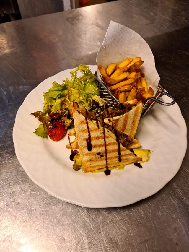 Croque monsieur légumes grillés tapenade et pesto