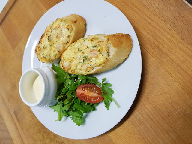 Sterne - Menü
1 Gang: Scampi Crostini mit Rucola und Dip