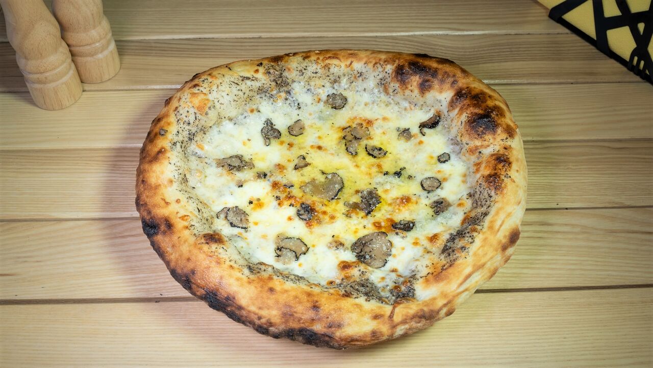 Pizza Formaggi con Tartufo