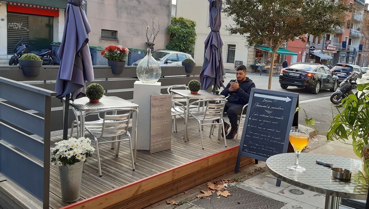 La terrasse vous attend des les premiers rayons de soleil