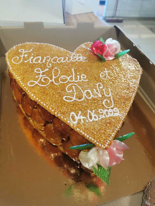 Pièce Montée
Nougatine, chou craquelin
Parfum au choix
1.40euros le chou 