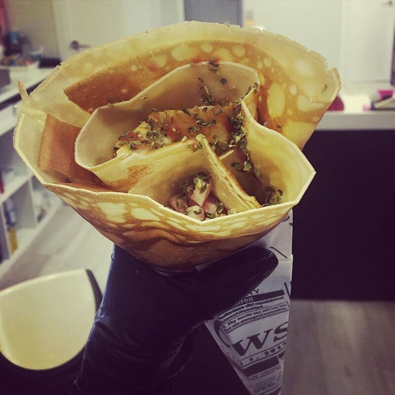 *Crepe de pavo y mozzarella*
Con rayado de tomate natural y un toque de orégano. 