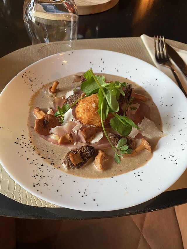 Oeuf croustillant crème de morille