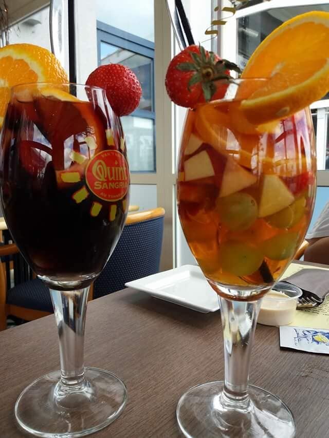 sangria rood en wit met vers fruit