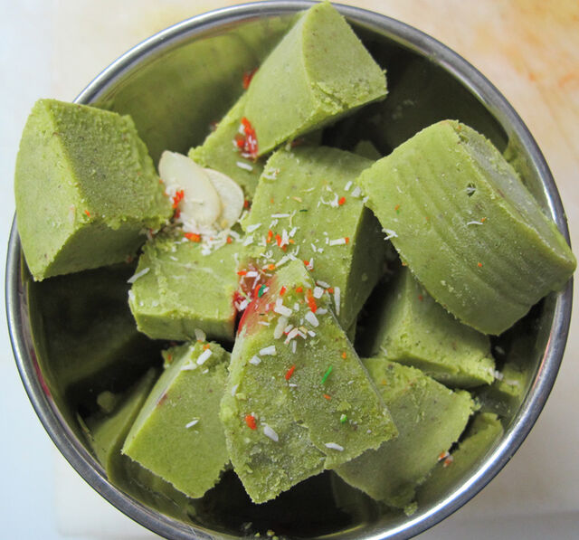 Crème glacée Himalaya à base de pistaches, amandes et safran