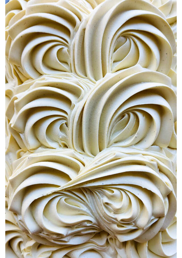 Glace Vanille, découvrez toute l’intensité de cette épice précieuse dans notre glace artisanale. A associer selon les envies.