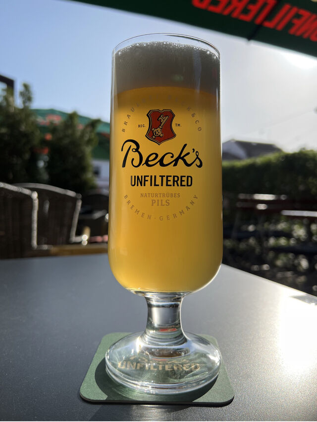 Beck’s unfiltered vom Fass, ein naturtrübes Pils, mit dem einzigartigen samtig erfrischenden Geschmack. 