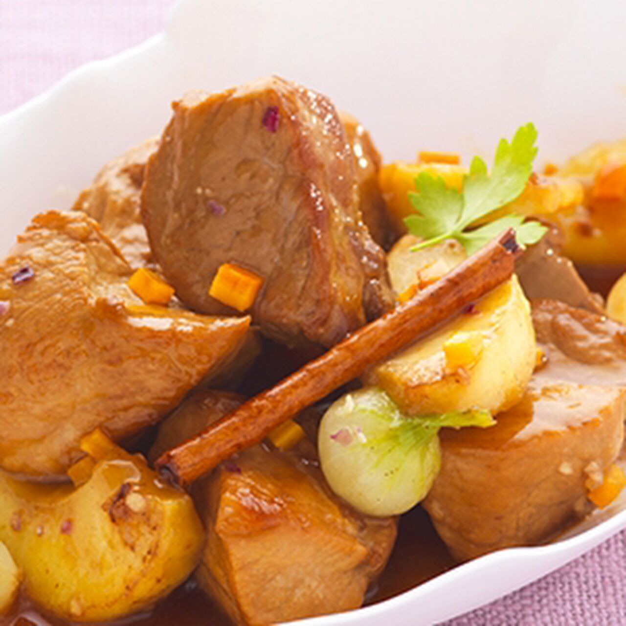 FRICASSE DE PORC AUX OLIVES ET POMME SAUTE