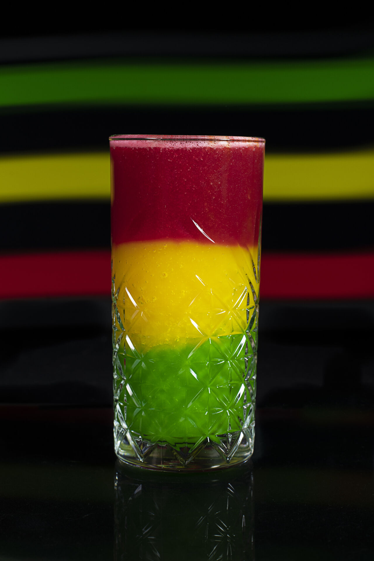 Jammin
Ingrédients : Framboise, ananas, pomme (avec ou sans rhum)
Saveur : fruité et onctueux
Catégorie : Premium