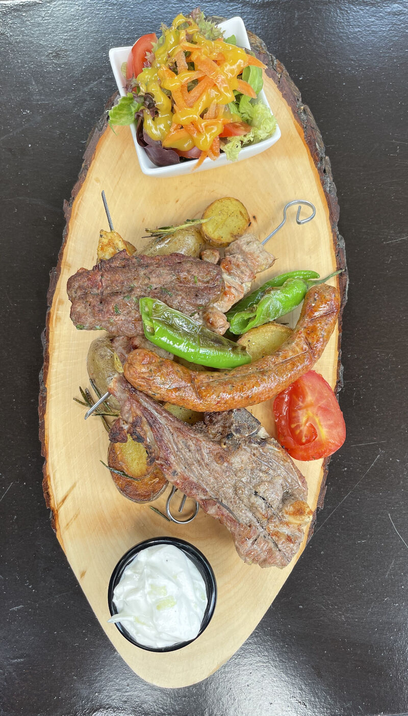 Unser Grillteller vom Holzkohlegrill