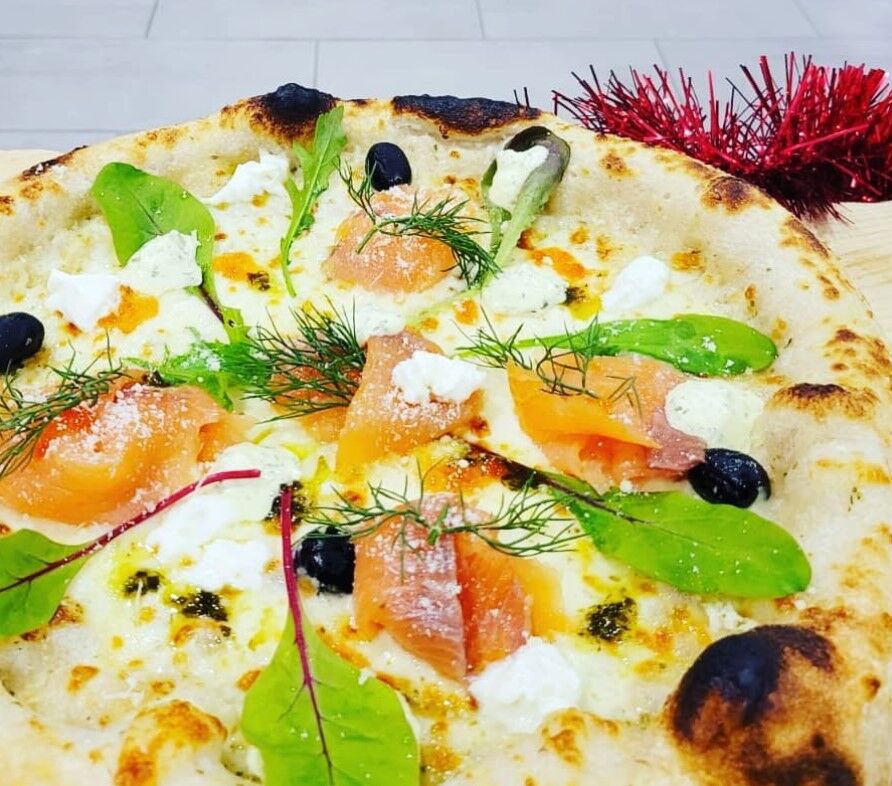 La Saumon, la nouvelle vedette, ses petits œufs de saumon et sa crème d aneth secrète de notre chef indéfinissable gustativement