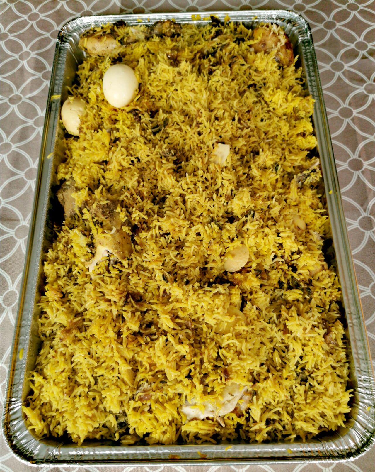 Bryani poulet, pommes de terres et oeuf dur - paella mauricienne