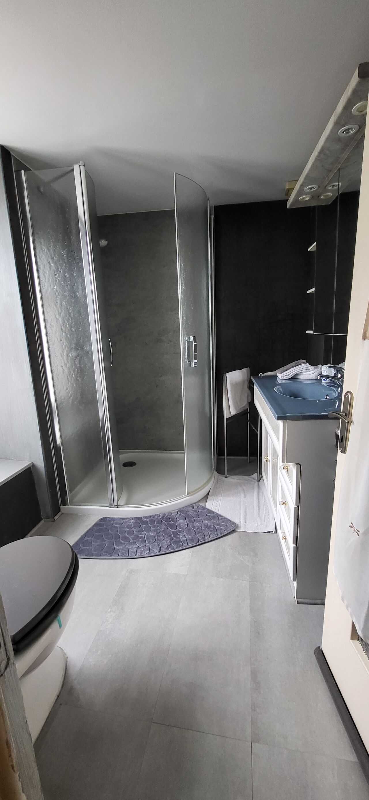 salle de bain de la Comtoise