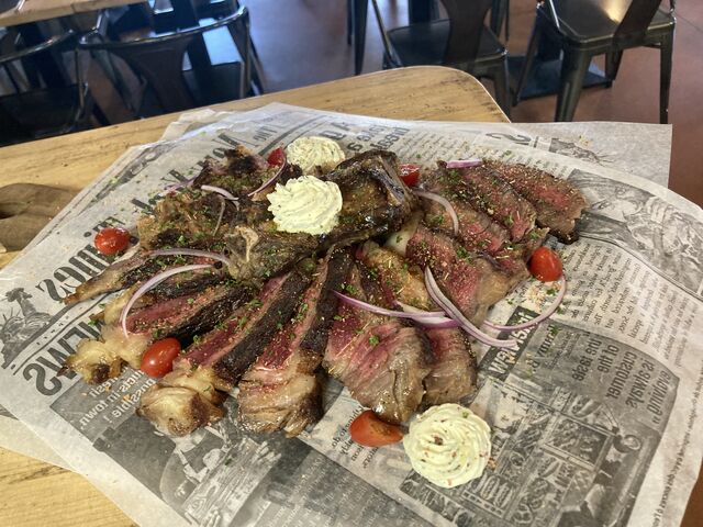Côte de bœuf à la braise chez JOE’S…