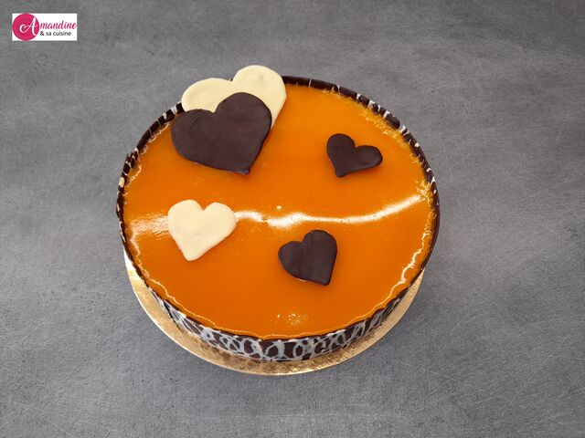 Entremet sur mesure réalisé pour un anniversaire surprise : chocolat - amandes - fruit de la passion (8 pers)