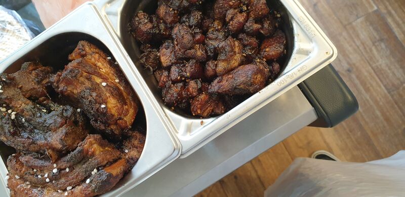 Minis et grattons. La spécialité de la maison