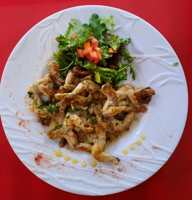 Cuisses de grenouille à la provençale. 