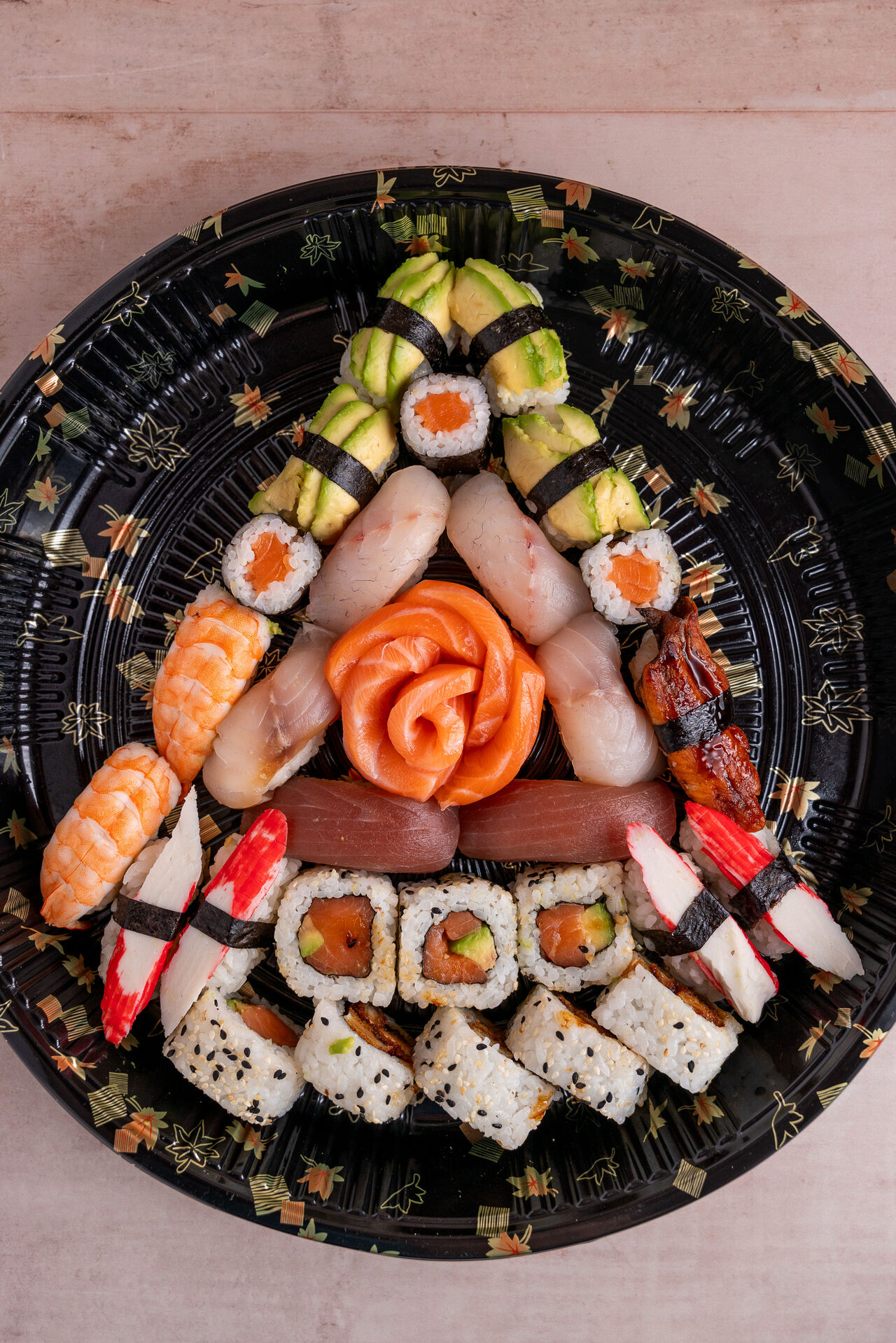 Mix di Uramaki, Hosomaki, Nigiri e Sashimi