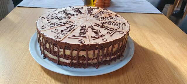 Nougat Torte mit Apfel und Orangenblütenwasser