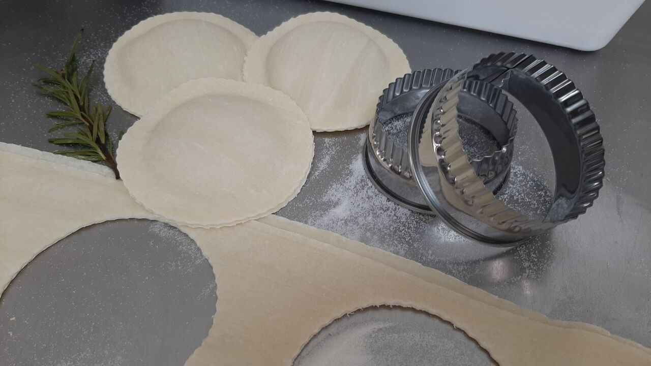 Medglioni ripieni di mousse di patate insaporite al rosmarino