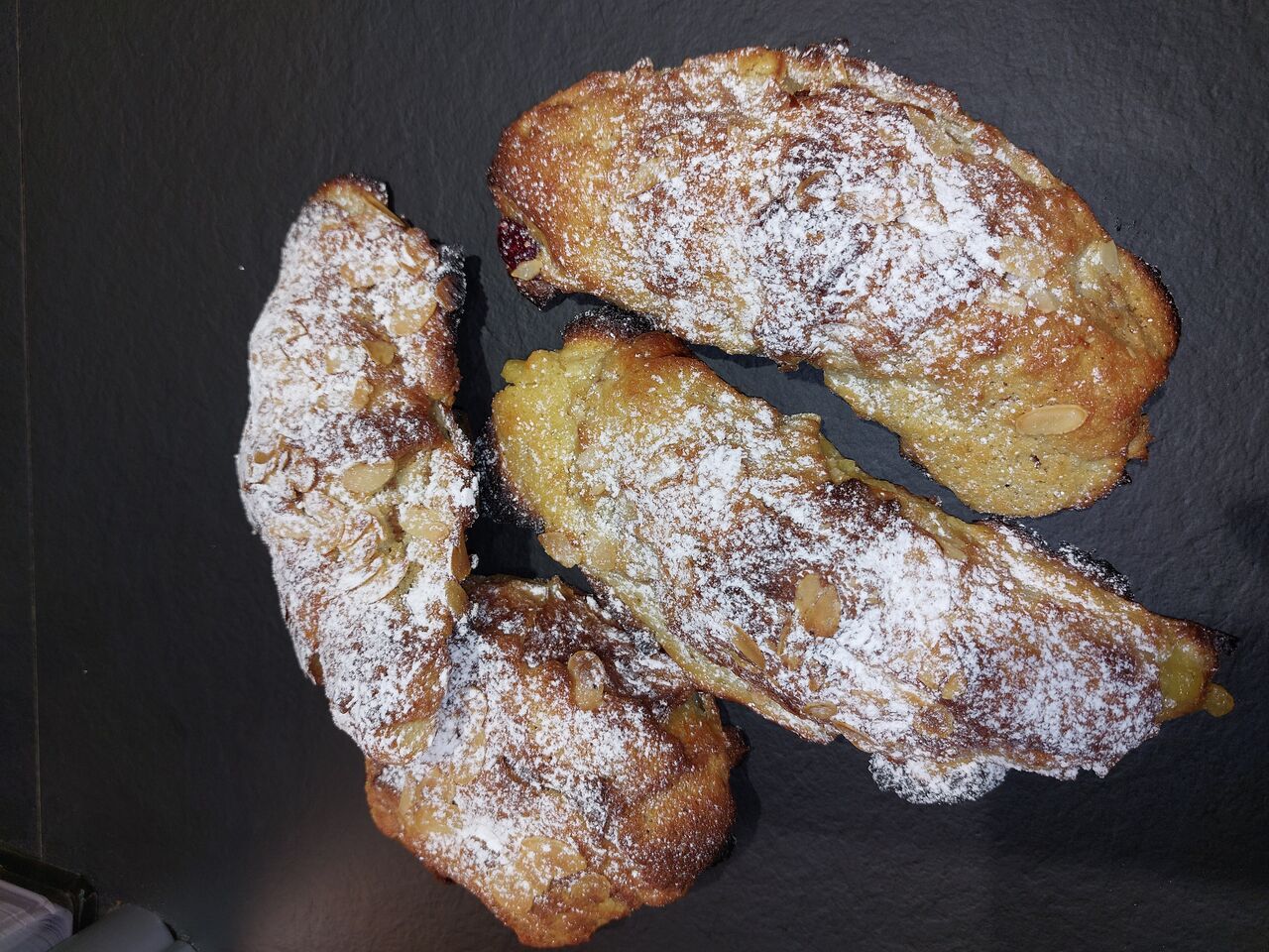 Croissants amande nature ou chocolat ou framboise ou pomme
