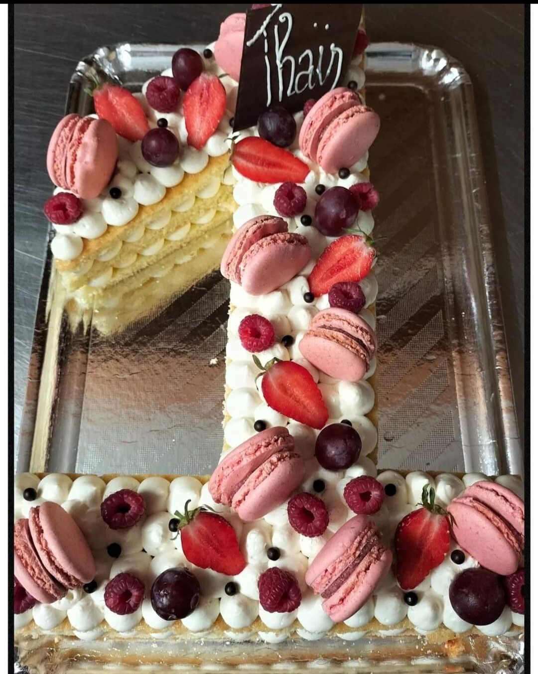 Number Cake, biscuit cake Vanille, ganache vanille et fruits rouges.