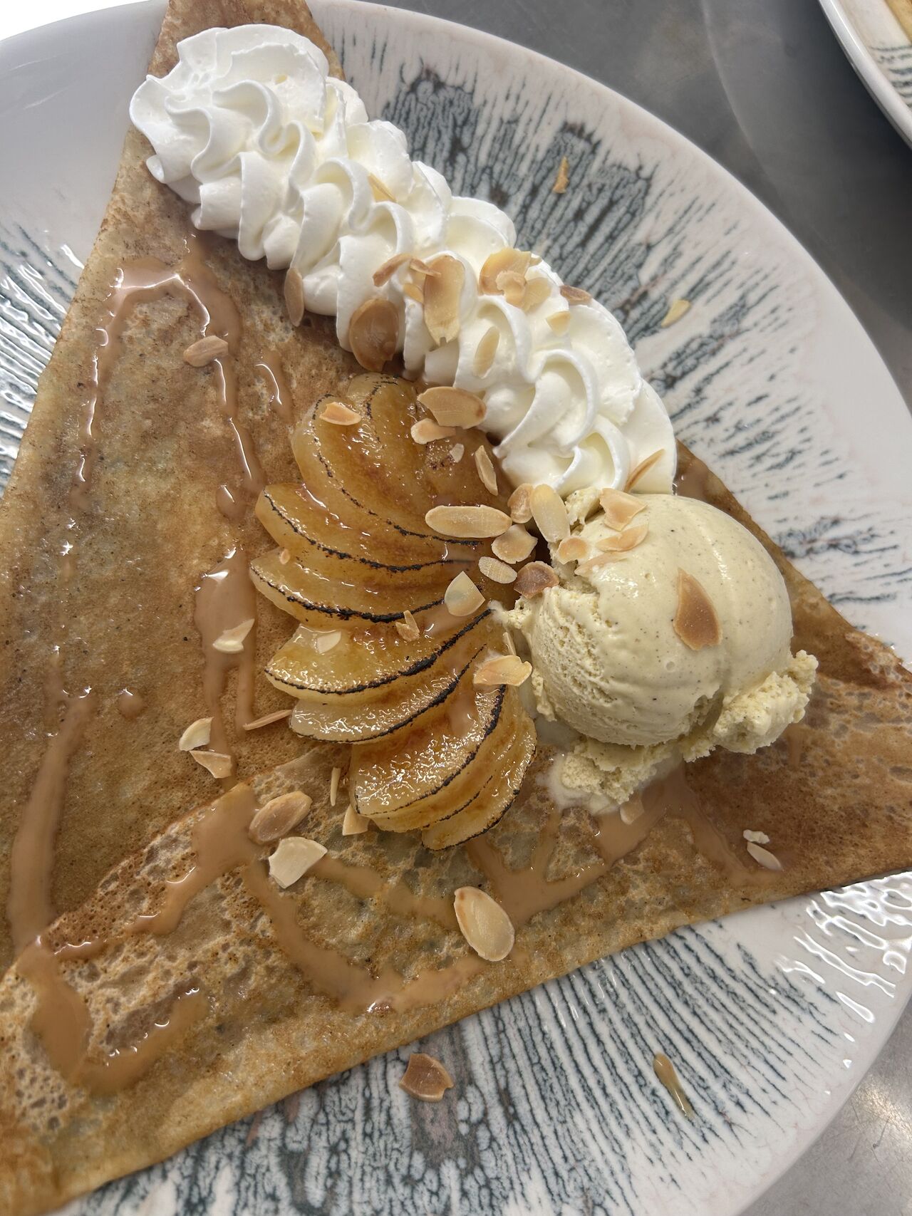 Crêpe poire glace vanille bourbon 