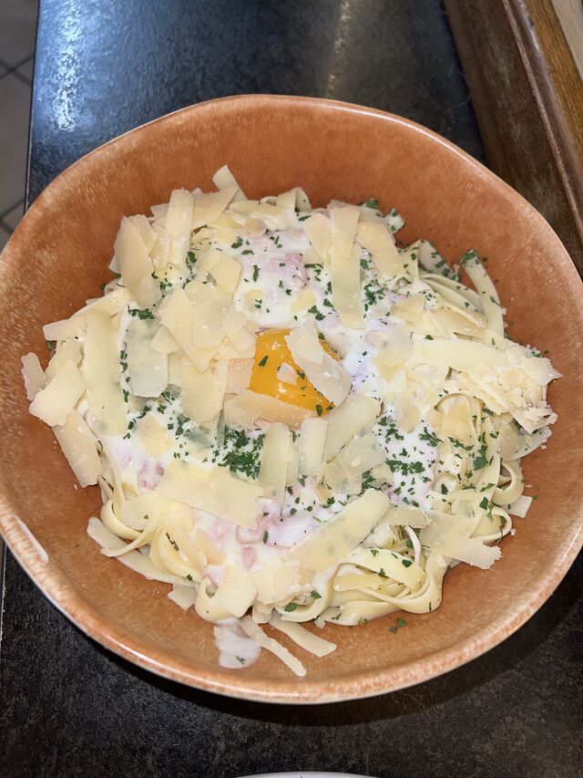 TAGLIATELLES À LA CARBONARA