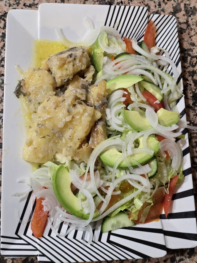 Bacalao con ensalada