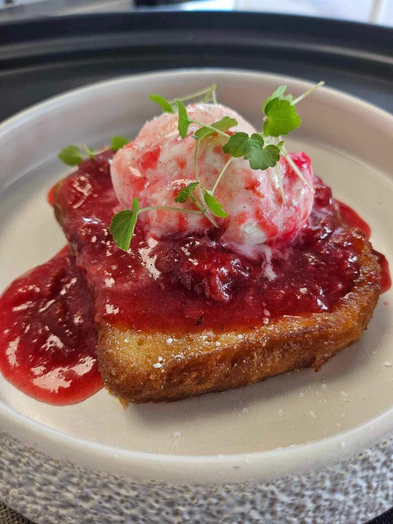 Brioche Perdue, Compote de Fruits Rouges, Glace Bulgare