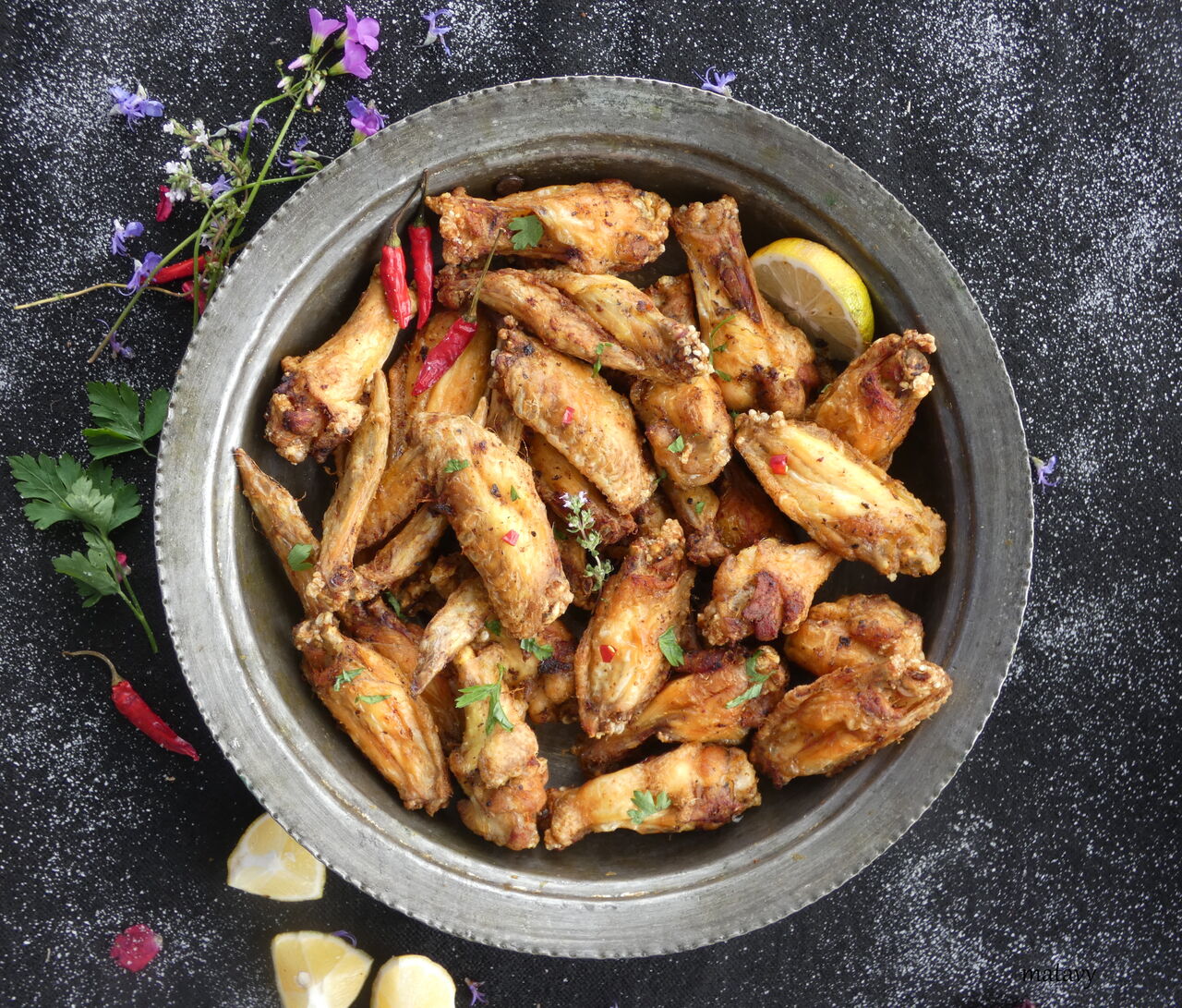 Servez avec du manioc frit, des bananes ou du fruit à pain frits ou cuits sous la cendre.