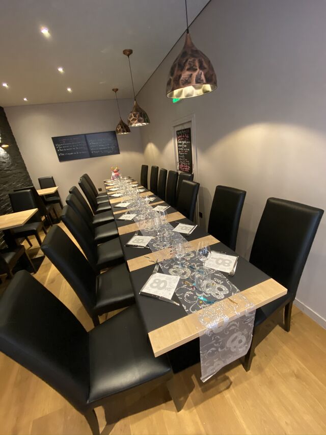 Salle pour grandes tablées