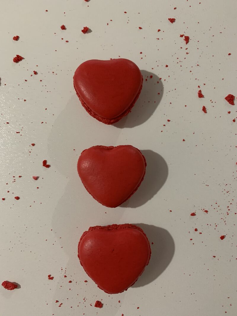 Des macarons à la framboise pour la Saint-Valentin