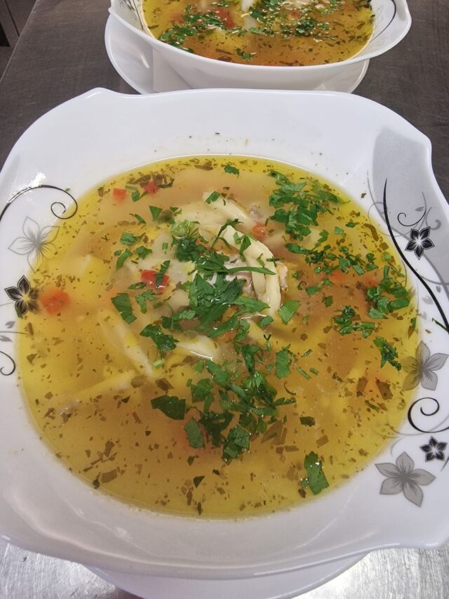 Supa de pui cu tāiţei de casā