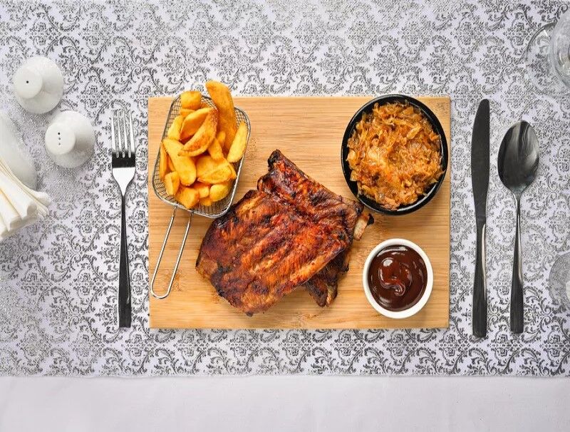 Żeberka kalibrowane frytki, kapusta zasmażana Calibrated rib, fires, fried cabbage Alergeny (1,3,6,7,9) 48 zł