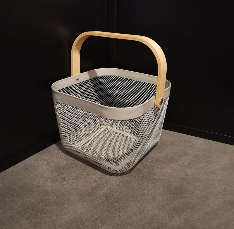 panier de couleur gris 25x26x18cm=12.90€ 